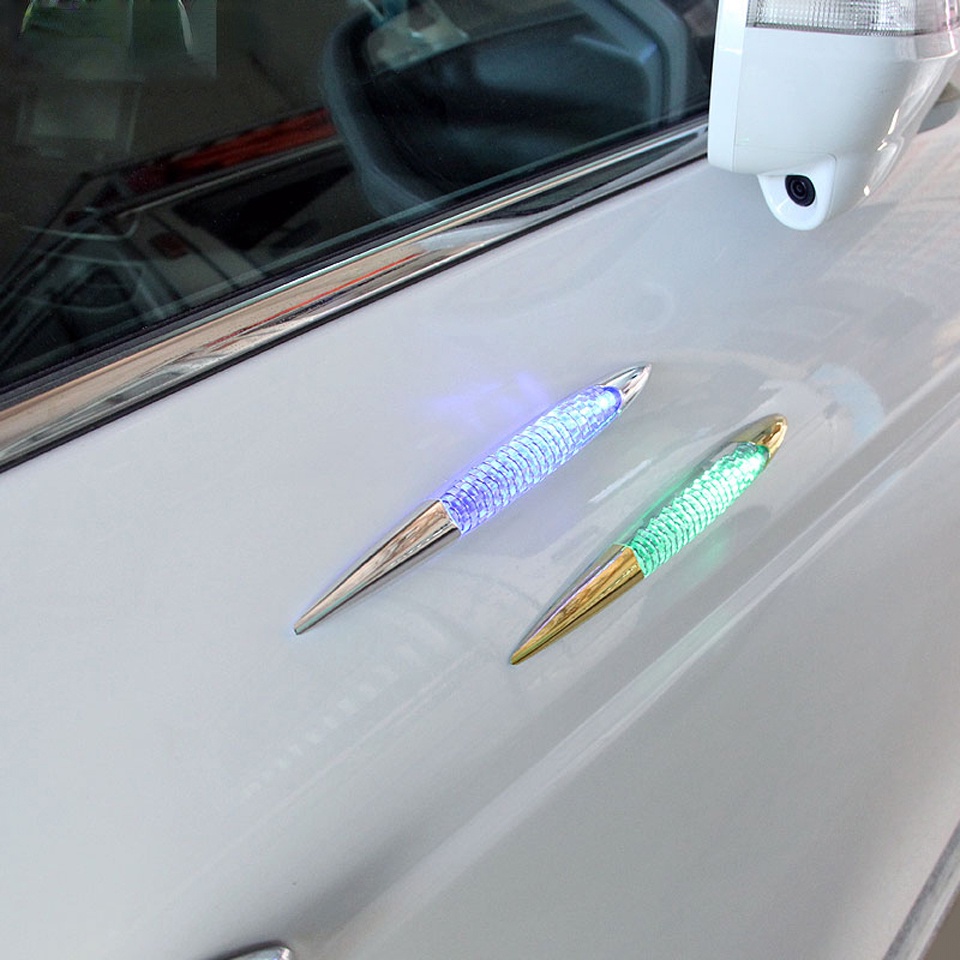 1 Đèn LED Năng Lượng Mặt Trời Từ Tính Màu Trắng Hình Cá Mập Gắn Đuôi Xe Hơi An Toàn