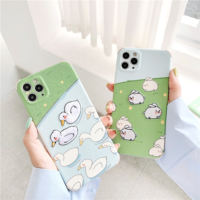 Ốp lưng iphone Vịt Thỏ thêu viền chống va đập 5/5s/6/6plus/6s/6splus/7/7plus/8/8plus/x/xr/xs/11/12/pro/max/plus/promax | BigBuy360 - bigbuy360.vn