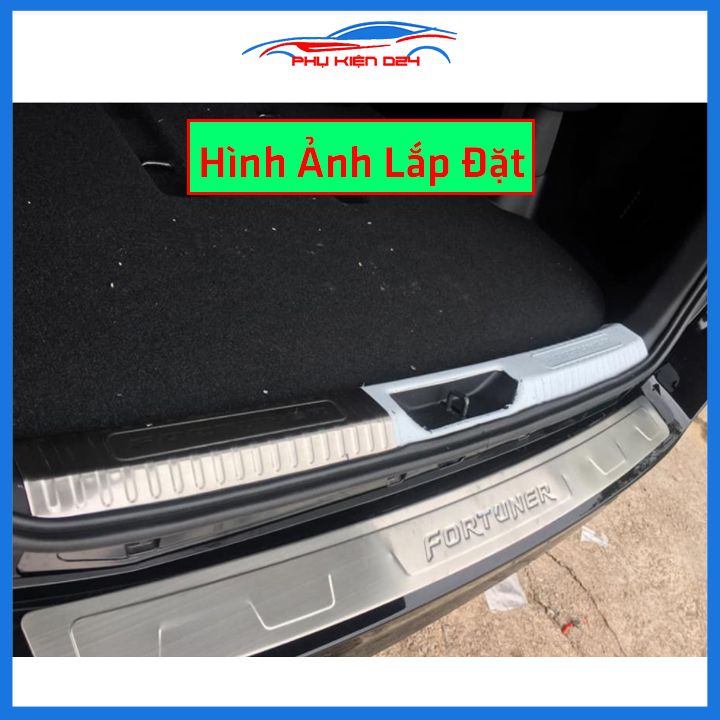 Ốp chống trầy cốp Fortuner 2017-2022 inox sáng bóng bảo vệ xe chống va đập