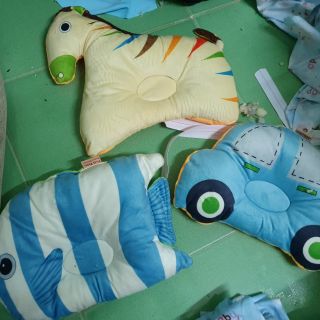 Gối nằm chống bẹp đầu cho bé