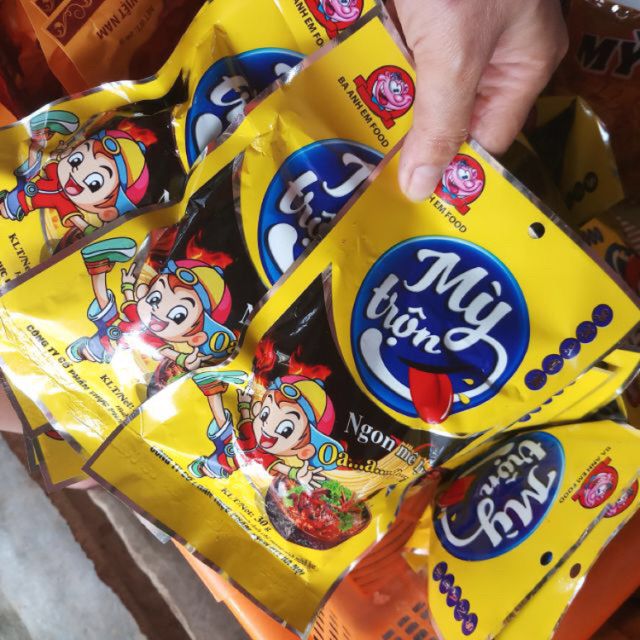 10 gói snack mỳ trộn