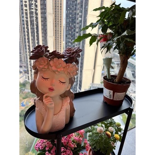 BÌNH CẮM HOA CÔ GÁI