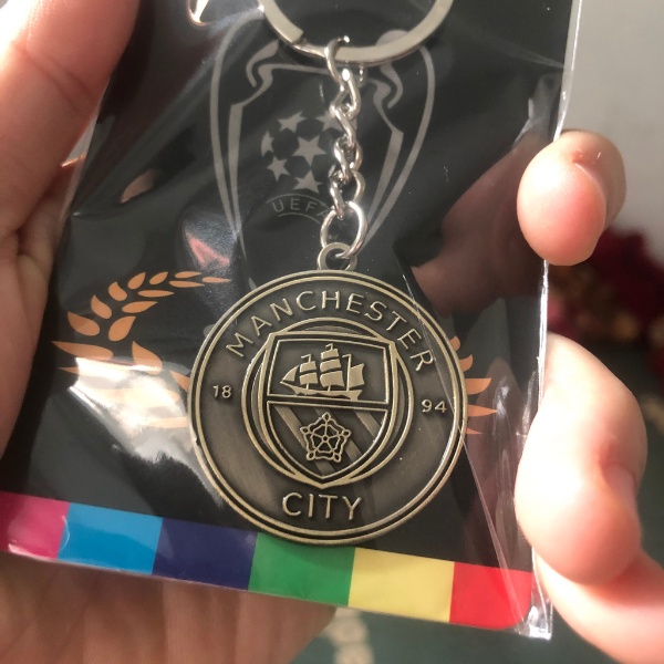 Móc khóa bóng đá kim loại in nổi 2 mặt logo câu lạc bộ Manchester City, móc chìa khóa clb Man City