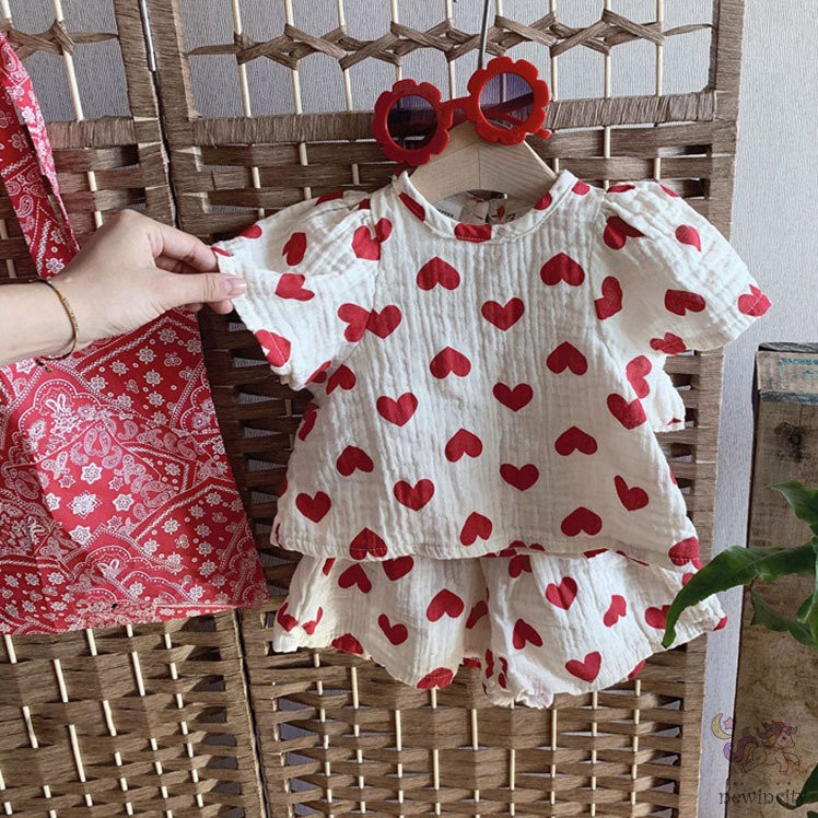 Set Áo Thun Tay Ngắn &amp; Quần Short In Hình Trái Tim Cho Bé Gái