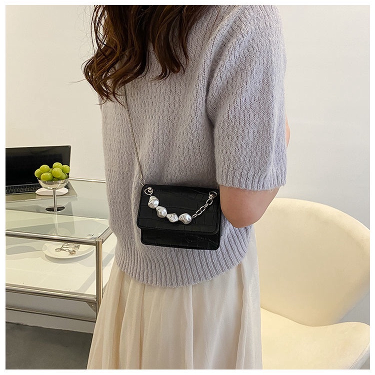 Túi đeo chéo mini dây xích ngọc trai da rắntúi hộp vuông