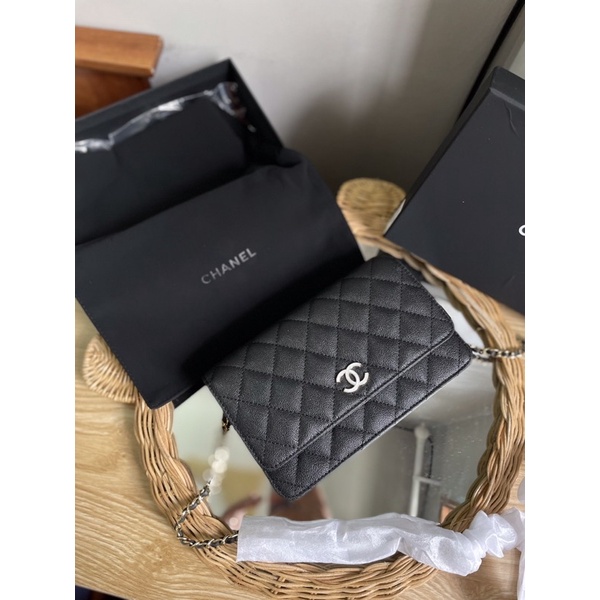 Túi Woc da hạt siêu màu đen nắp gập size 20cm