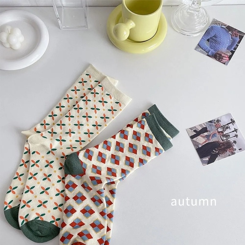 Đôi tất chân thêu hoa thời trang cho nữ