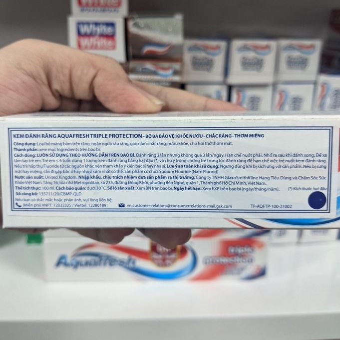 Kem đánh răng AQUAFRESH Triple Protection làm sạch sâu 3 tác động (100g/tuýp)