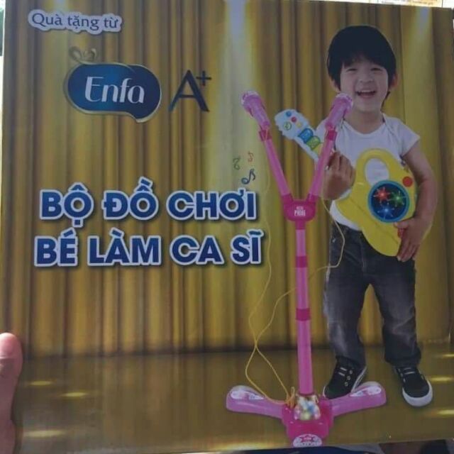 Bộ đồ chơi bé làm ca sĩ