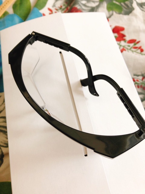 Kính Bảo Hộ Che Chắn Tuyệt Đối Bụi Bẩn Gây Hại Vuông | BigBuy360 - bigbuy360.vn