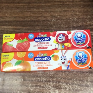 Combo 2 tube kem đánh răng Kodomo 40g cam và dâu cho bé, xuất xứ Thái Lan