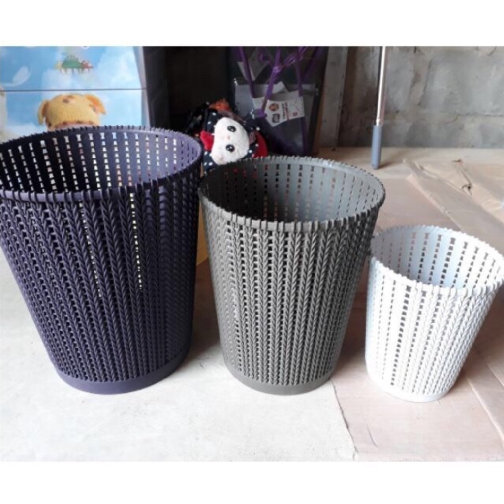 Sọt nhựa giả đan mây Việt Nhật. To R25cm, C28cm; Trung R20cm, C25cm; Nhỏ R15cm, C18cm.