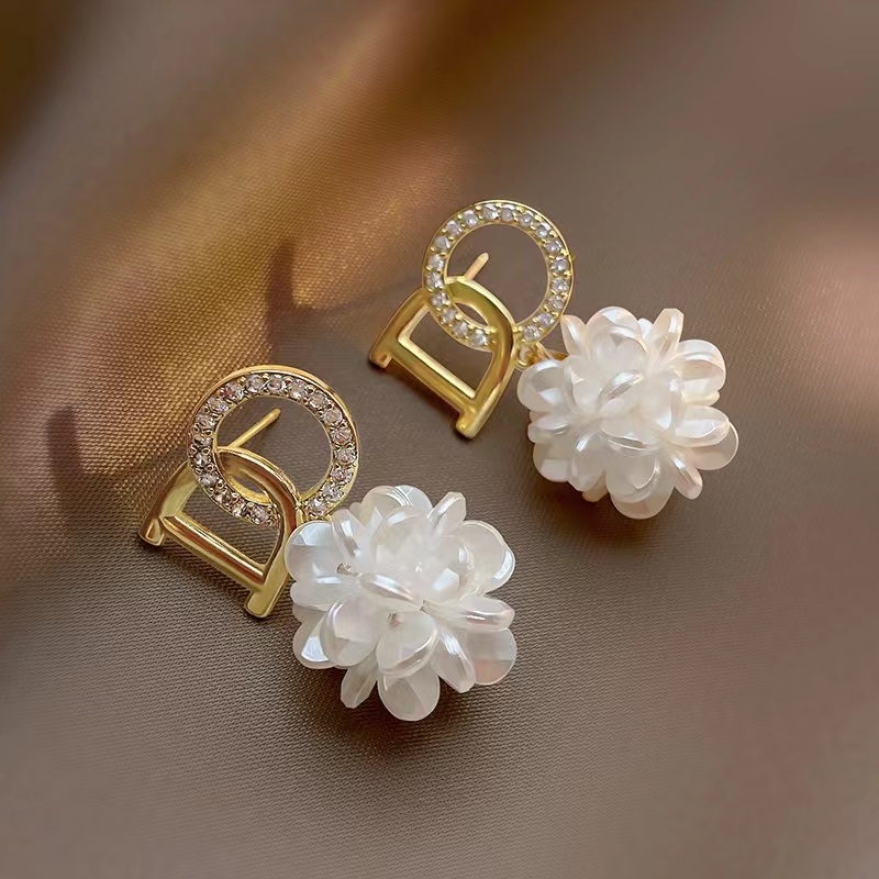 Bông Tai Mạ Bạc 925 Hình Cánh Hoa Đính Kim Cương Nhân Tạo Sang Trọng Cho Nữ