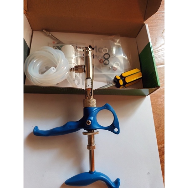Hàng chính hãng Xilanh tự động ThamaVet 210  dùng tiêm cho gia súc, gia cầm