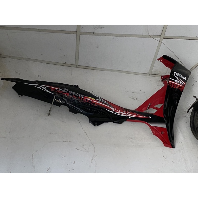 ( Quí khách vui lòng mang ra tiệm cho thợ dán ) Sirius đỏ đen ( lưu ý decal dán )