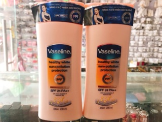 SỮA DƯỠNG THỂ TRẮNG DA CHỐNG VASELINE