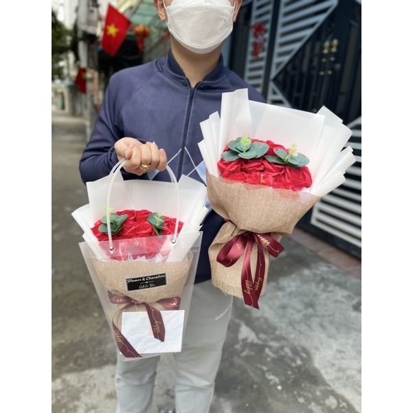 Bó hoa đỏ mix thuỷ tiên vải bố tặng kèm túi H3 thiệp