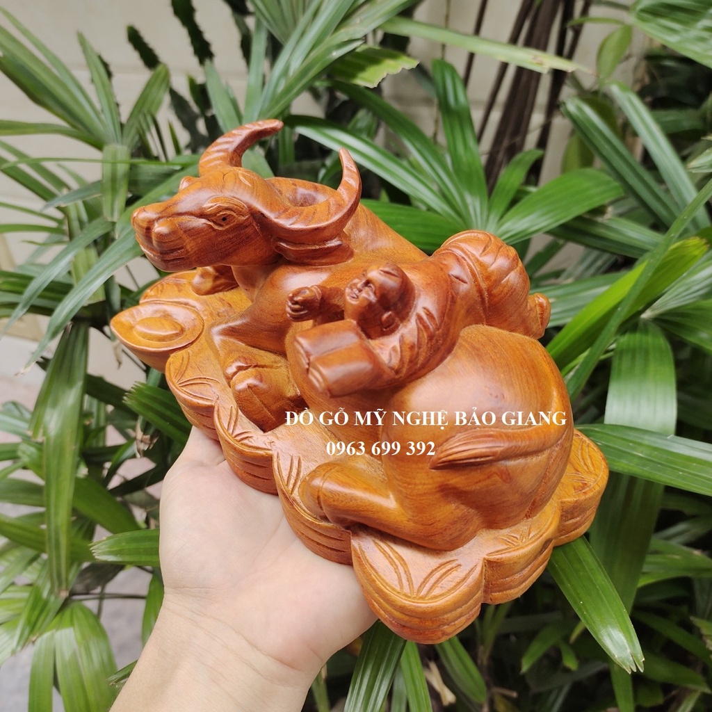 Tượng cu tý cưỡi trâu gỗ hương