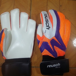 Găng tay thủ môn Reusch