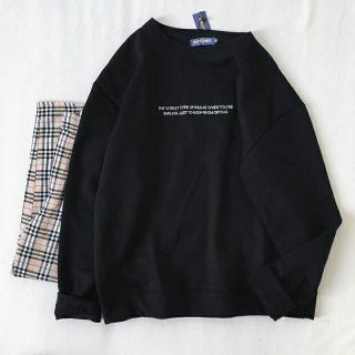 Sweater thêu chữ