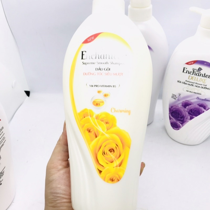 Sữa Tắm/ Dầu Gội Enchanteur Hương Nước Hoa 650g