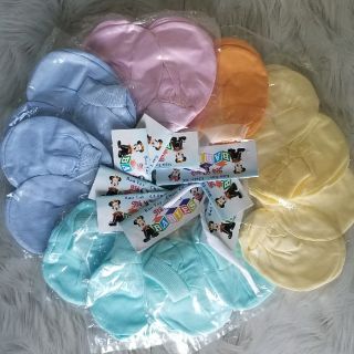Vớ tay chân cho bé sơ sinh