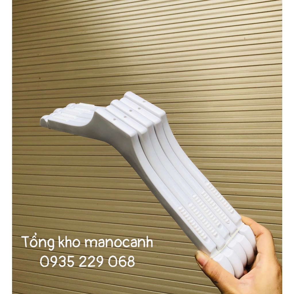 Móc nhựa treo quần áo