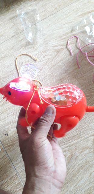 Chú chuột thần tài đi dạo có nhạc và đèn Led rất đẹp tặng kèm pin