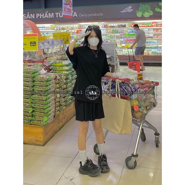 áo hở lưng và quần đùi đen,nhận hàng có vấn đề liên hệ shop trước khi đánh giá