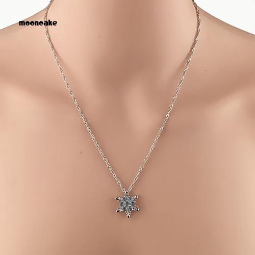 Vòng cổ choker mặt hoa tuyết đính đá lấp lánh