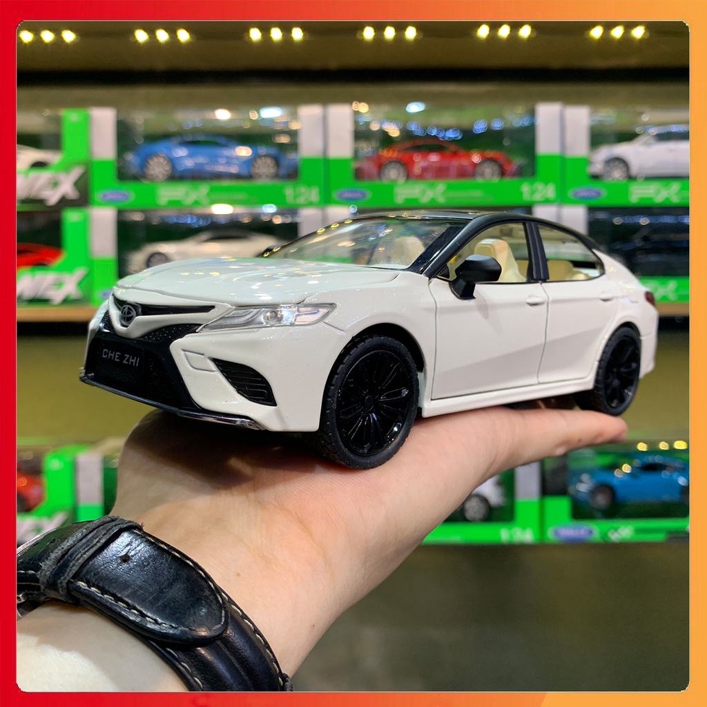 Mô hình xe Toyota Camry 2019 tỉ lệ 1:24 hãng CHEZHI