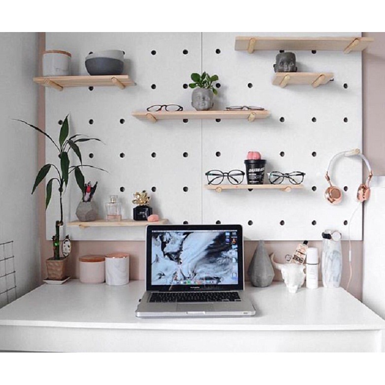 Bảng trang trí pegboard 60*40cm ❤️FREESHIP❤️ bảng gỗ trang trí, bảng chốt trang trí kèm kệ cao cấp NGON DECOR | BigBuy360 - bigbuy360.vn