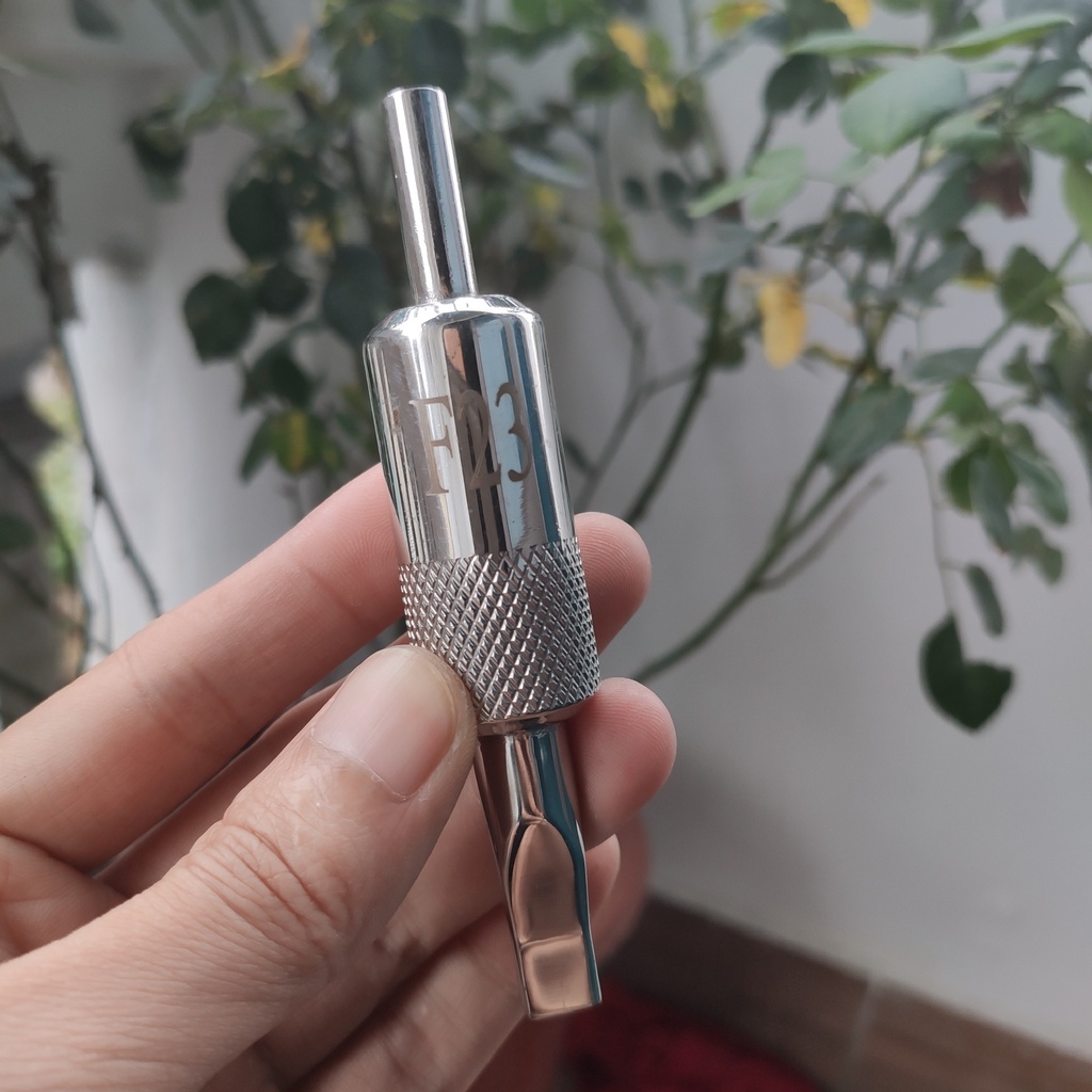 Tay cầm máng inox size 23F sử dụng trong xăm hình