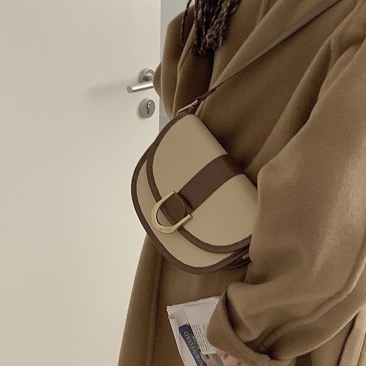 Túi đeo chéo da dáng bầu dục phối màu retro Hàn Quốc móc khóa giả kim loại