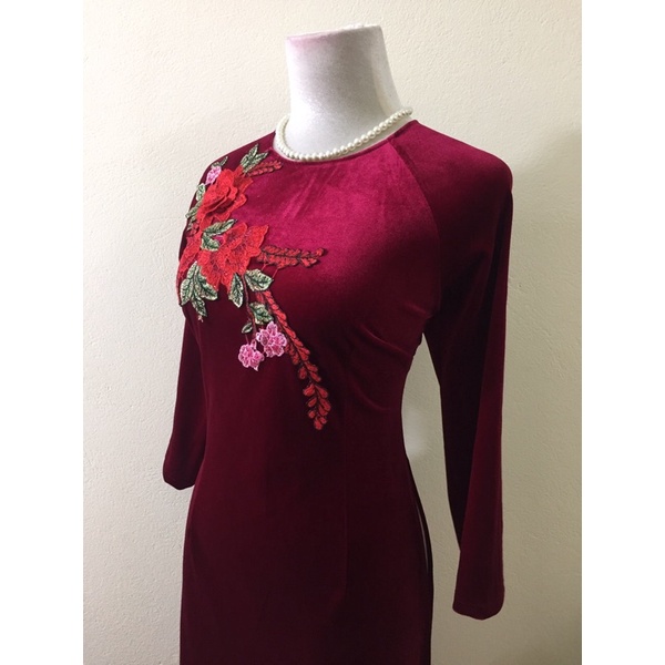 Áo dài nhung trung niên áo dài truyền thống mẫu cổ tròn gắn hoa sang trong mã AD01