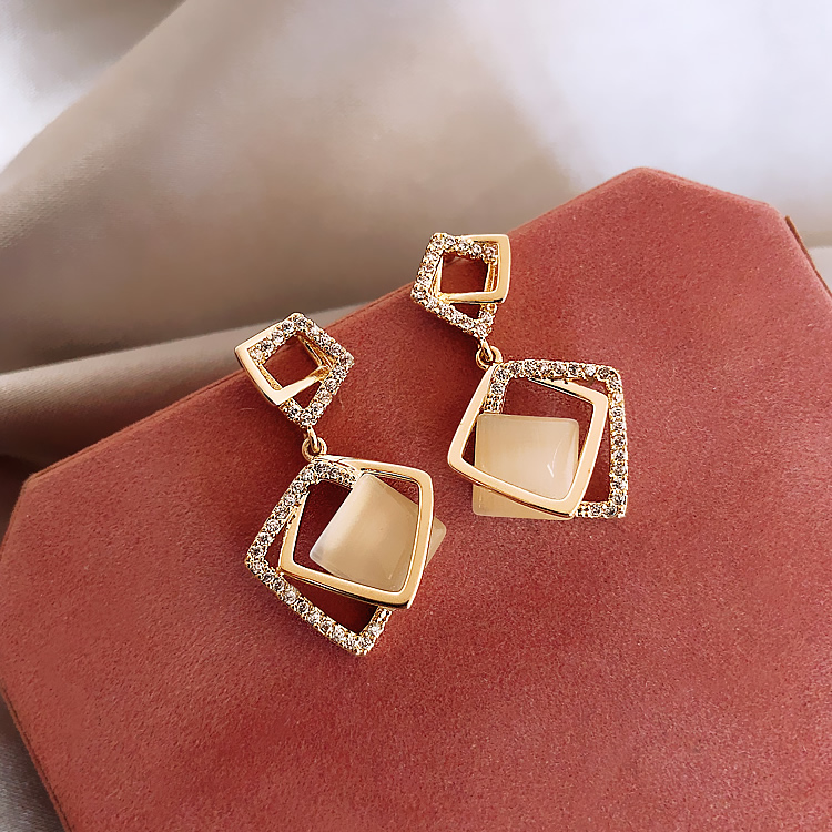 Khuyên tai thời trang Hàn Quốc mới