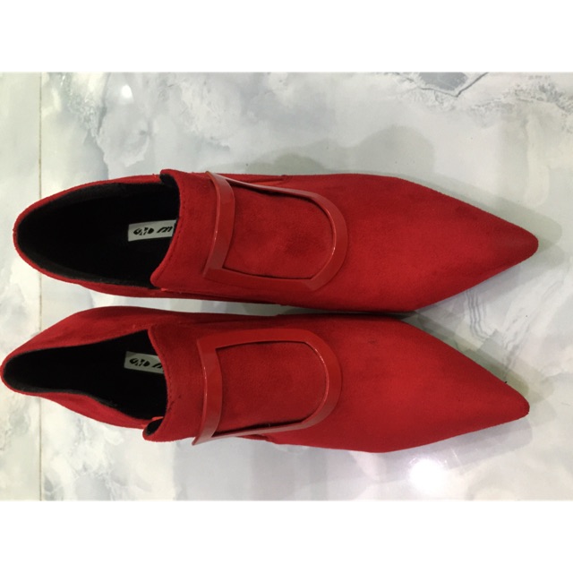 Giày boot đỏ