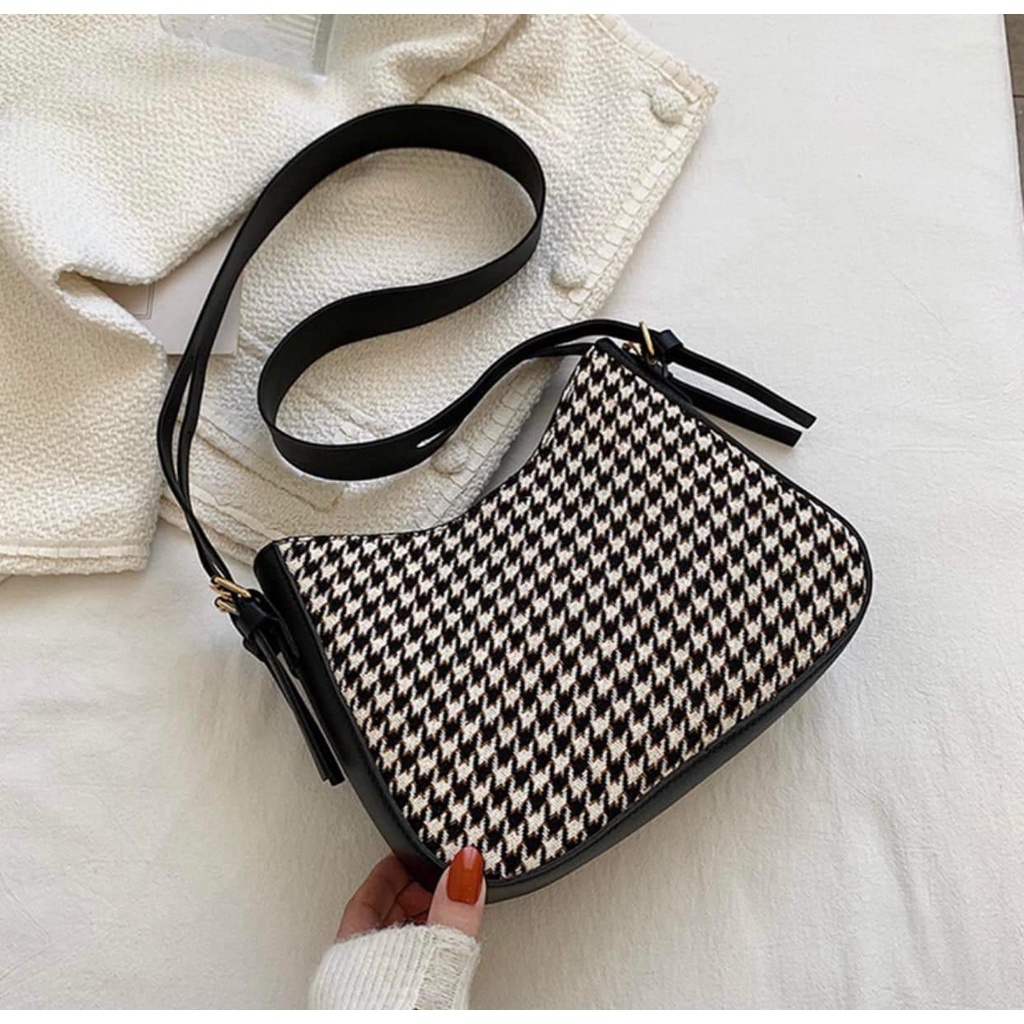 Túi xách đeo vai nữ mẫu họa tiết răng sói , lắp cúc bấm bản 22cm