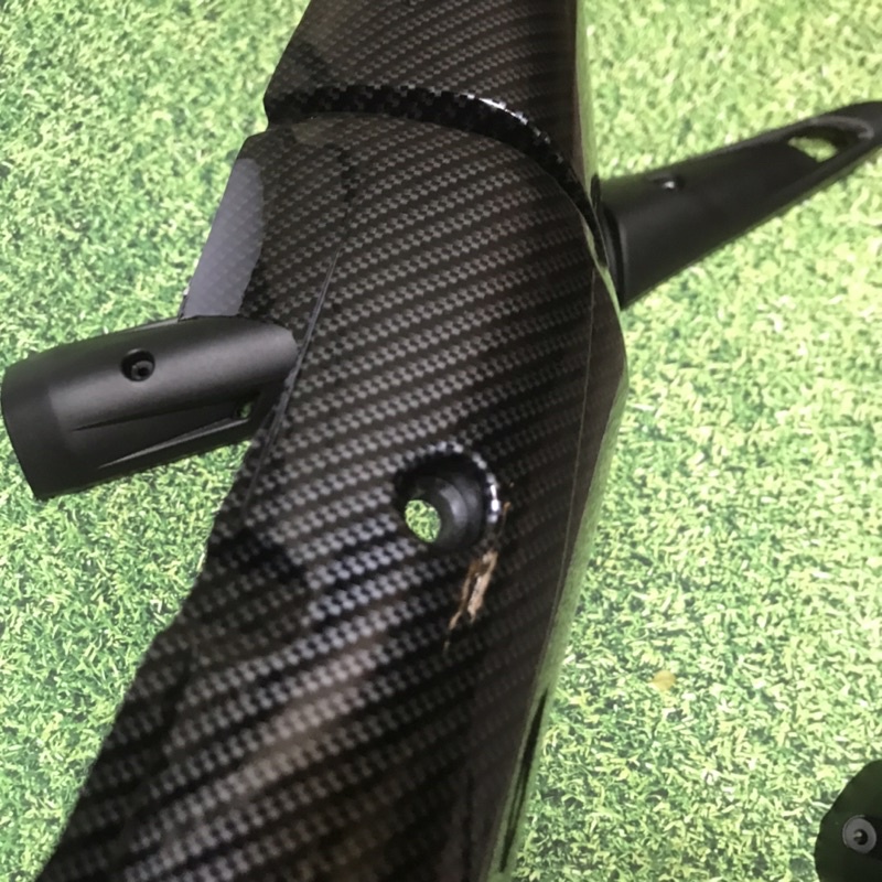 Ốp pô và chụp đích pô xe EX 150 giả zin màu đen-Cacbon