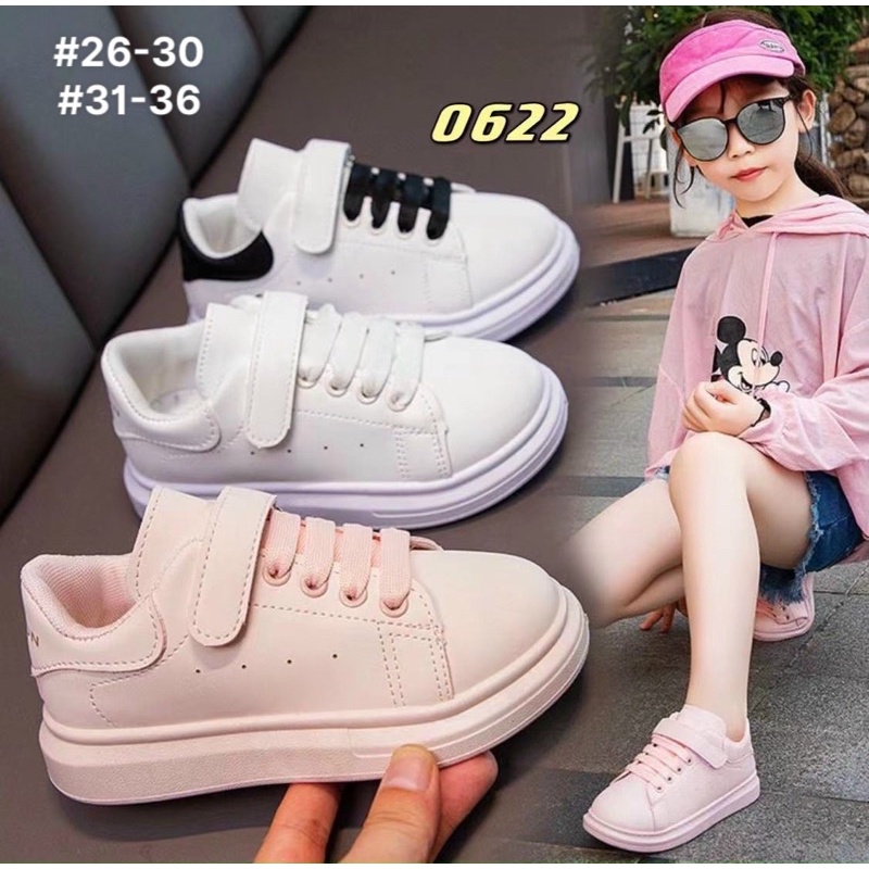Giày thể thao bé gái