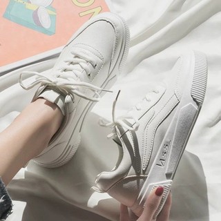 Giày sneaker đế dày dành cho bé gái
