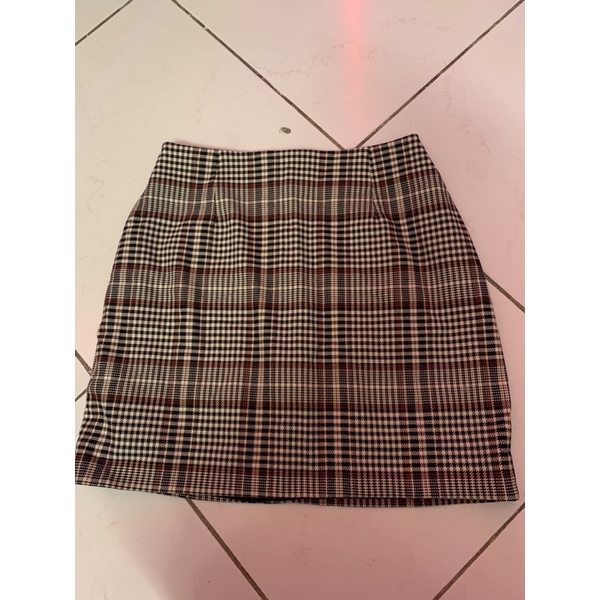 Pass chân váy của local brand, tingoan, H&M, NakedbyV....