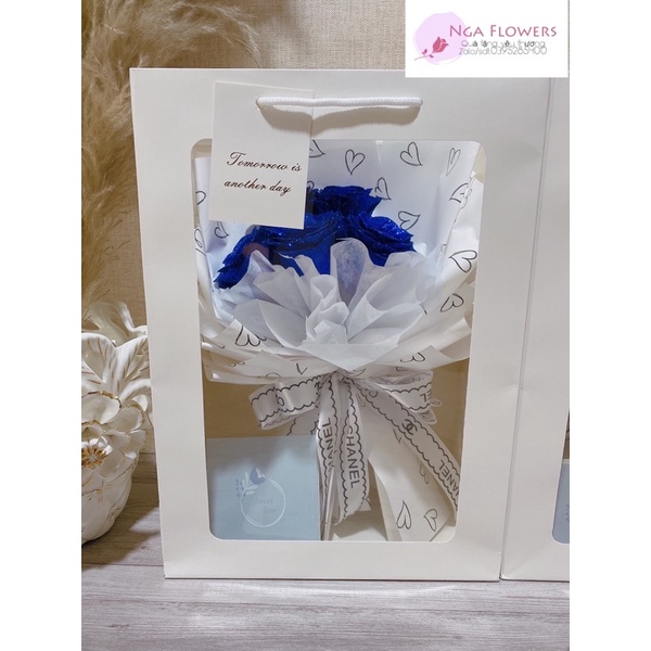 Bó Hoa Kèm Túi Xách Chữ Và Thiệp