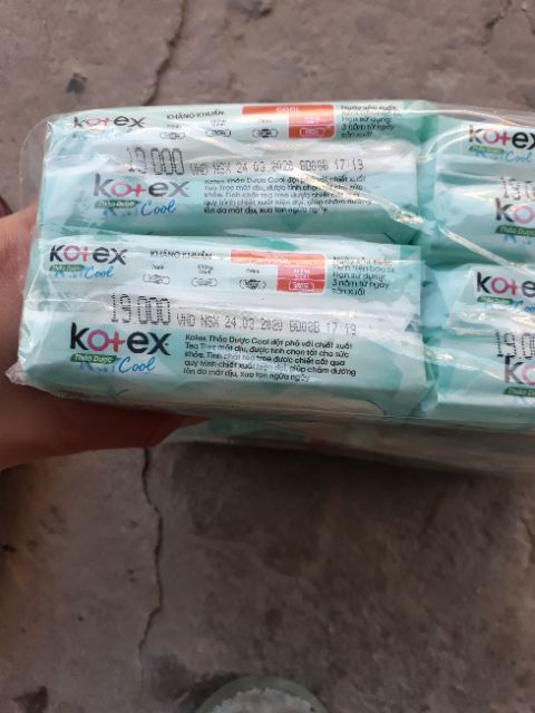 Băng vệ sinh Kotex cool thảo dược không cánh