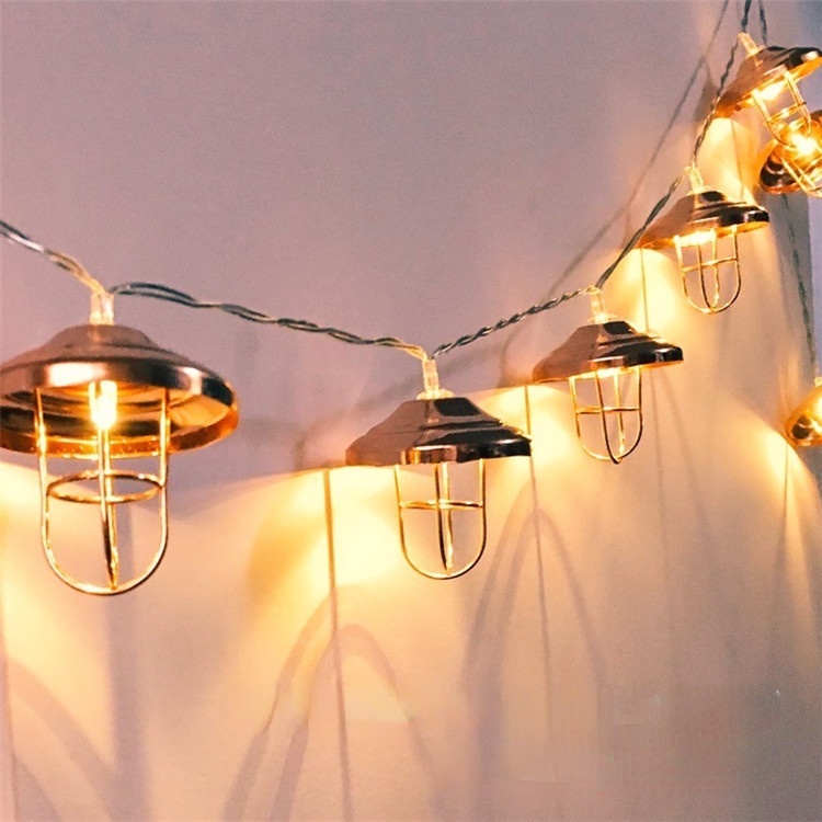 Dây đèn led trang trí sân vườn sử dụng năng lượng mặt trời