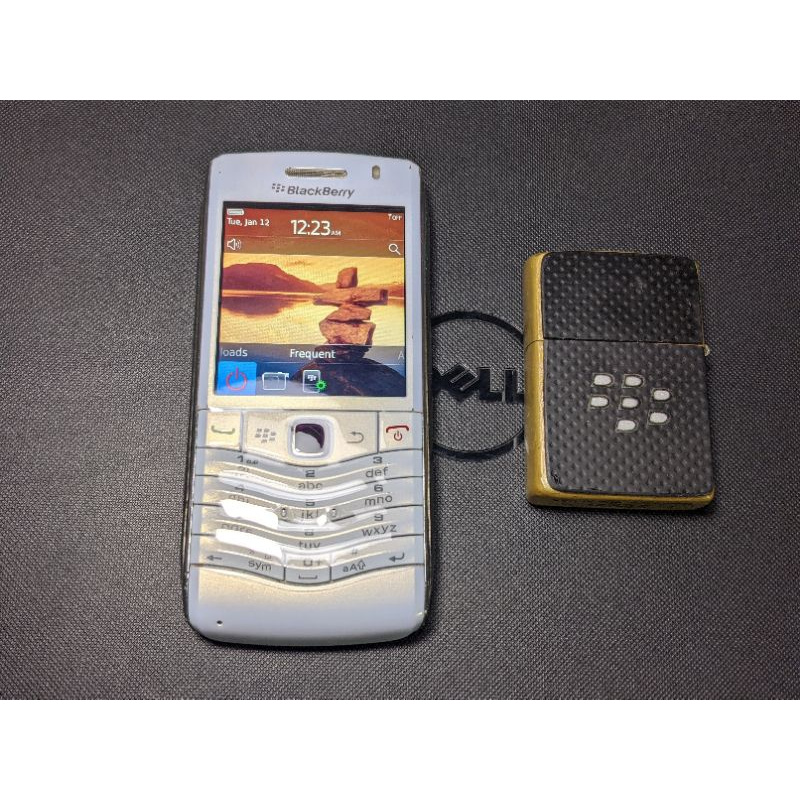 Điện thoại BlackBerry 9105 trắng