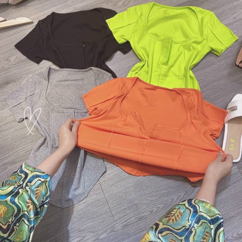 Áo thun body vạt bầu dáng ngắn tay ngắn phối cúc AO44