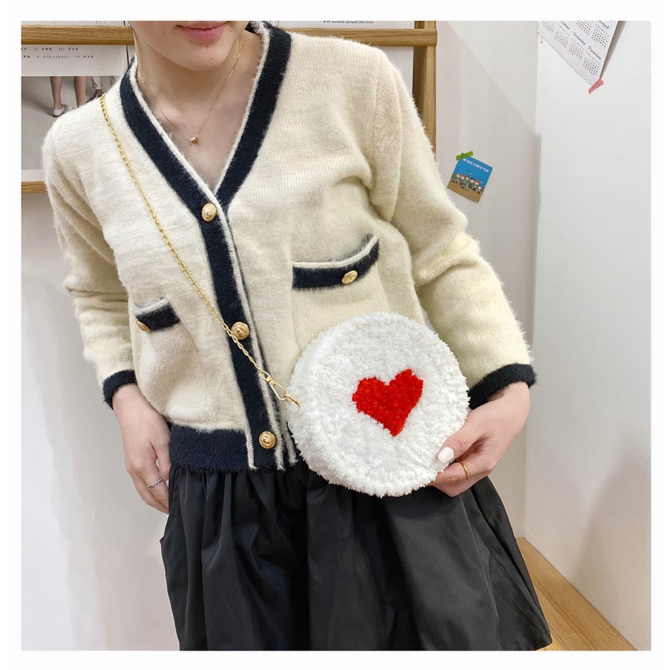 Túi đeo chéo tự đan handmade thời trang len xù phối trái tim - Phụ kiện đan túi HAVAKI