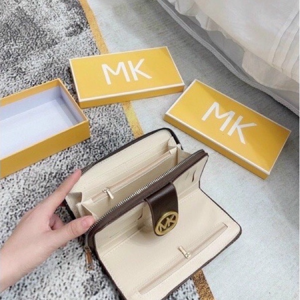Ví Mk để tiền và giấy tờ có nhiều ngăn để cất thẻ