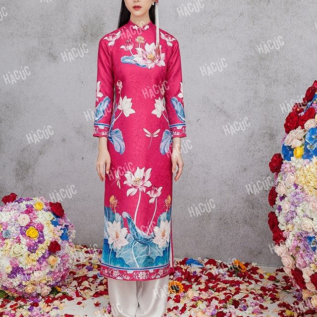 Áo dài cách tân gấm hoa sen